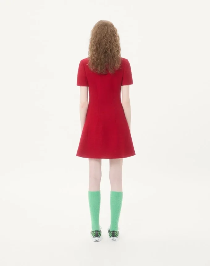 Kurzes Kleid aus einfarbigem Wolltweed Kurzes Kleid aus einfarbigem Wolltweed