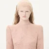 Kurzes Kleid aus floralem Matelassé Kurzes Kleid aus floralem Matelassé