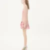 Kurzes Kleid aus floralem Matelassé Kurzes Kleid aus floralem Matelassé