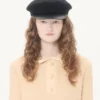 Kurzes Kleid aus gekräuselter Wolle Kurzes Kleid aus gekräuselter Wolle