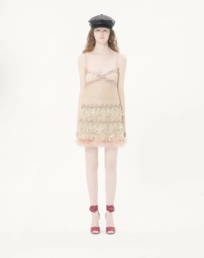 Kurzes Kleid aus Tüll mit Illusione-Stickerei Kurzes Kleid aus Tüll mit Illusione-Stickerei