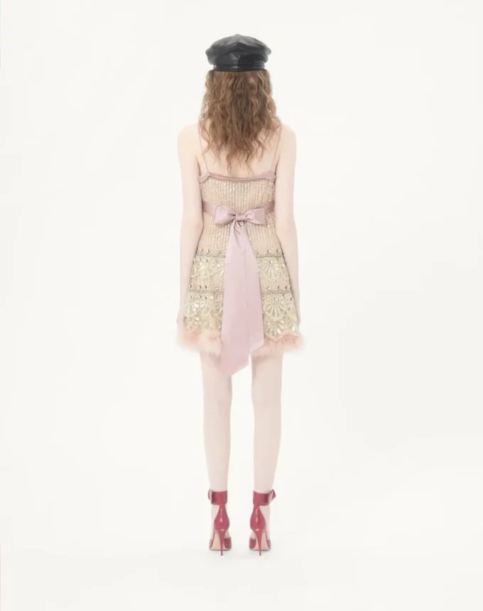 Kurzes Kleid aus Tüll mit Illusione-Stickerei Kurzes Kleid aus Tüll mit Illusione-Stickerei