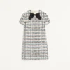 KURZES KLEID AUS TWEED MIT PAILLETTENSTICKEREI KURZES KLEID AUS TWEED MIT PAILLETTENSTICKEREI