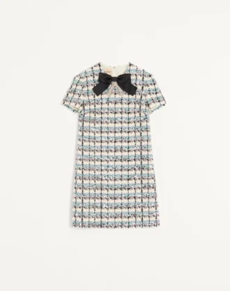 KURZES KLEID AUS TWEED MIT PAILLETTENSTICKEREI