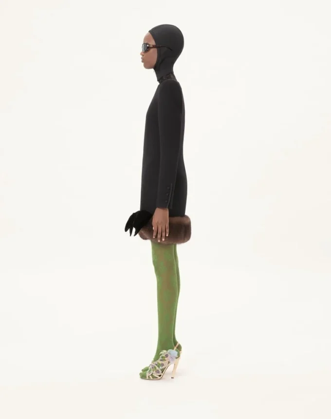 Kurzes Kleid aus Wollkrepp Kurzes Kleid aus Wollkrepp