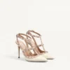 Lackleder-Pumps mit Rockstud-Käfig 100 mm Lackleder-Pumps mit Rockstud-Käfig 100 mm