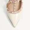 Lackleder-Pumps mit Rockstud-Käfig 100 mm Lackleder-Pumps mit Rockstud-Käfig 100 mm