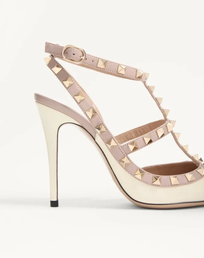 Lackleder-Pumps mit Rockstud-Käfig 100 mm Lackleder-Pumps mit Rockstud-Käfig 100 mm
