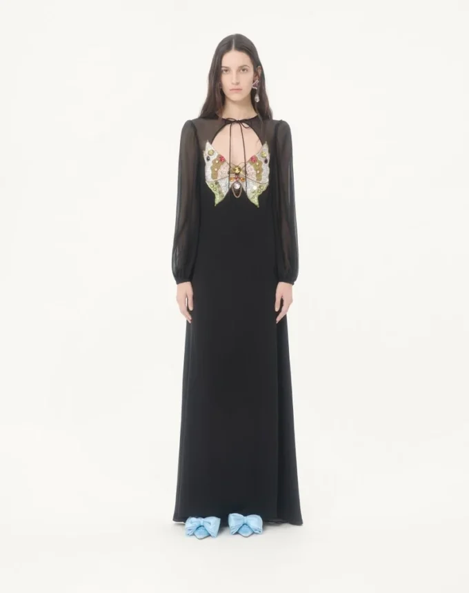 Langes Kleid aus besticktem Georgette Langes Kleid aus besticktem Georgette