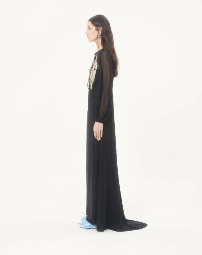 Langes Kleid aus besticktem Georgette Langes Kleid aus besticktem Georgette