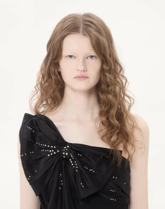 LANGES KLEID AUS BESTICKTEM LEICHTEM GEORGETTE LANGES KLEID AUS BESTICKTEM LEICHTEM GEORGETTE