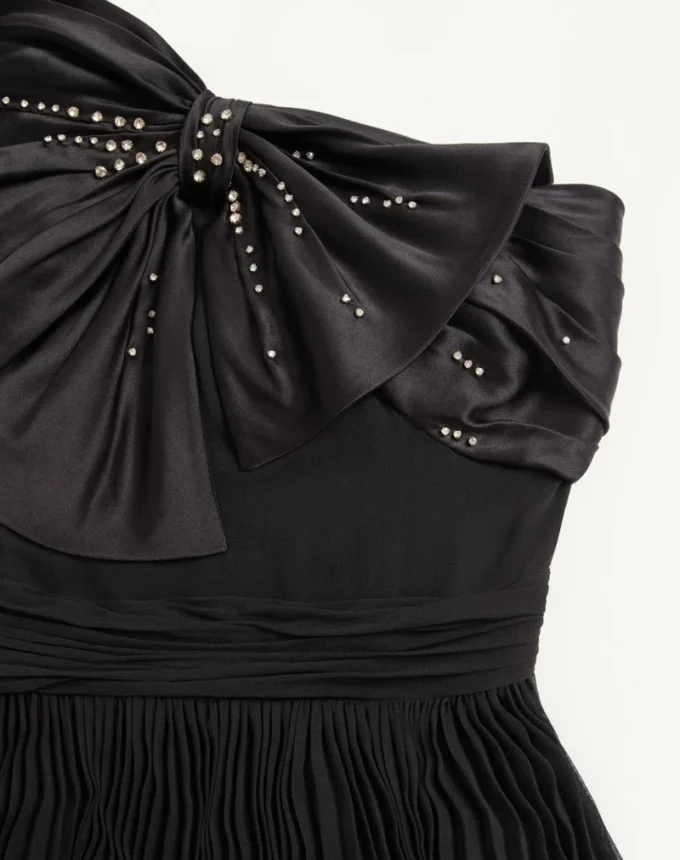 LANGES KLEID AUS BESTICKTEM LEICHTEM GEORGETTE LANGES KLEID AUS BESTICKTEM LEICHTEM GEORGETTE