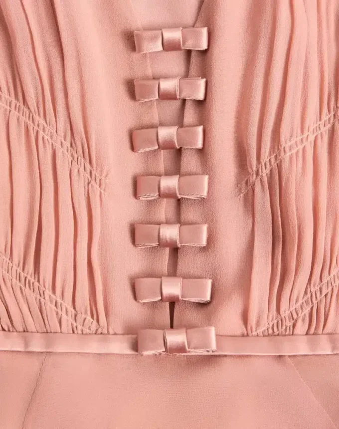 Langes Kleid aus leichtem Georgette Langes Kleid aus leichtem Georgette