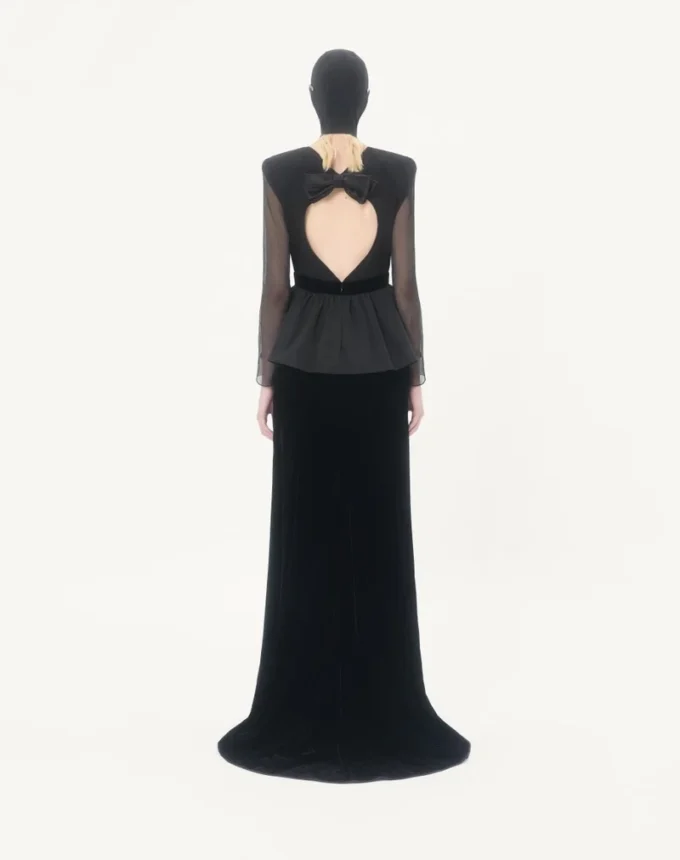 Langes Kleid aus Sablé-Samt Langes Kleid aus Sablé-Samt