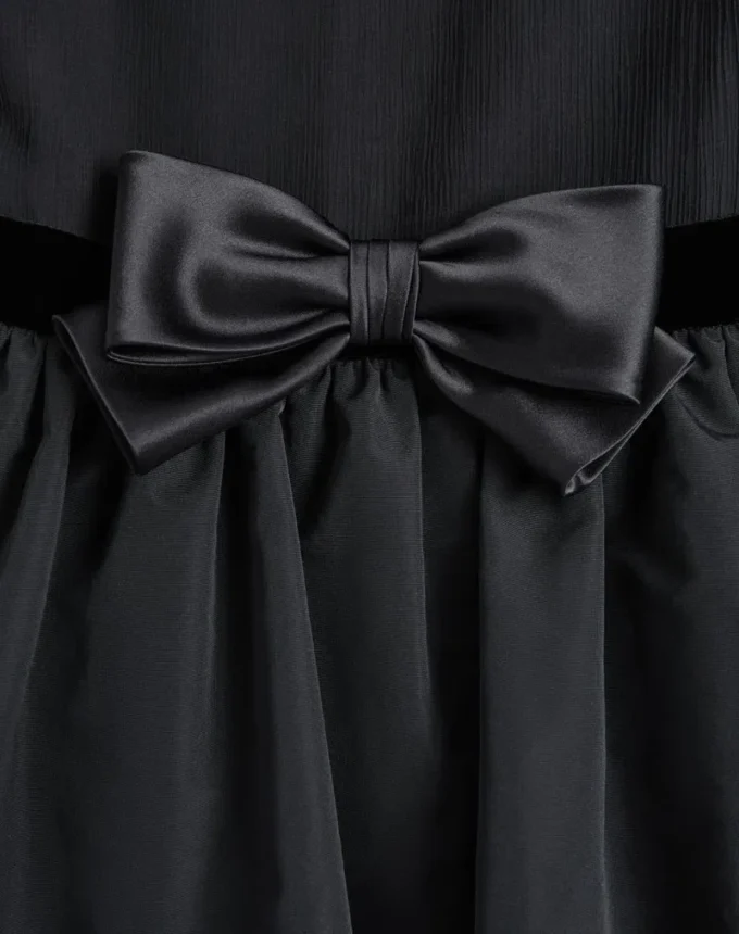 Langes Kleid aus Sablé-Samt Langes Kleid aus Sablé-Samt