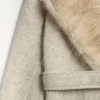 Mantel aus strukturierter Wolle