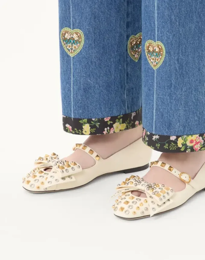 Mary-Jane Bowow Ballerina aus Zickleinleder mit Nieten Mary-Jane Bowow Ballerina aus Zickleinleder mit Nieten