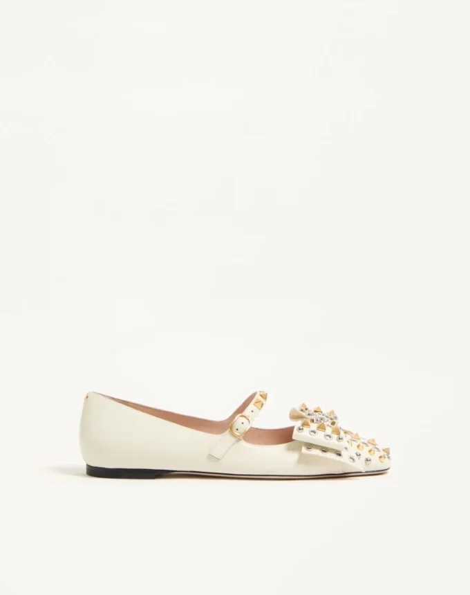 Mary-Jane Bowow Ballerina aus Zickleinleder mit Nieten Mary-Jane Bowow Ballerina aus Zickleinleder mit Nieten