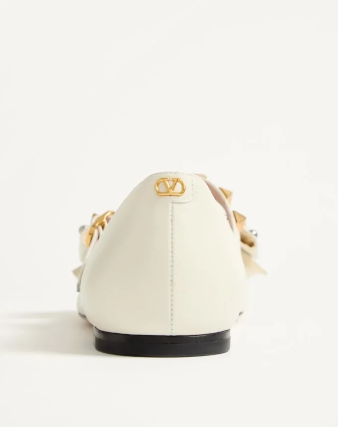 Mary-Jane Bowow Ballerina aus Zickleinleder mit Nieten Mary-Jane Bowow Ballerina aus Zickleinleder mit Nieten
