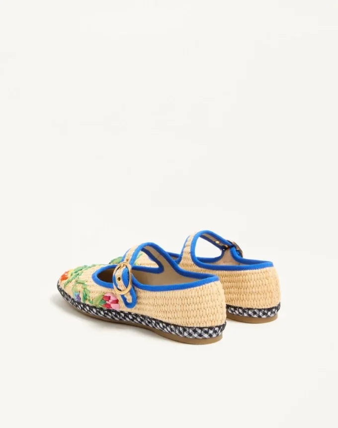 Mary-Jane Endouce Ballerina aus Raffia mit Blumenstickerei Mary-Jane Endouce Ballerina aus Raffia mit Blumenstickerei