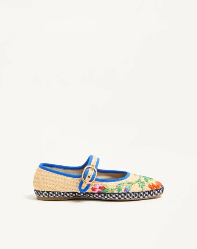 Mary-Jane Endouce Ballerina aus Raffia mit Blumenstickerei Mary-Jane Endouce Ballerina aus Raffia mit Blumenstickerei