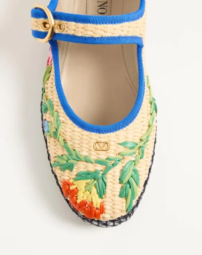 Mary-Jane Endouce Ballerina aus Raffia mit Blumenstickerei Mary-Jane Endouce Ballerina aus Raffia mit Blumenstickerei