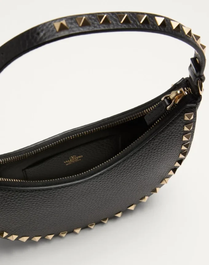 Mini Rockstud Hobo-Tasche aus genarbtem Kalbsleder Mini Rockstud Hobo-Tasche aus genarbtem Kalbsleder