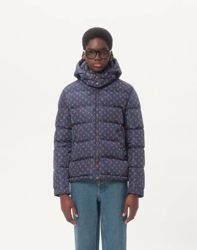 Nylon-Daunenjacke mit Kapuze und Cherryfic-Print Nylon-Daunenjacke mit Kapuze und Cherryfic-Print
