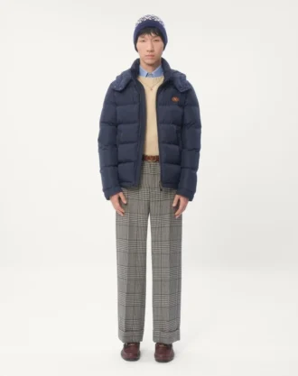 Nylon-Daunenjacke mit Kapuze und VLogo-Patch