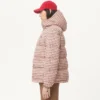 Nylon-Daunenjacke mit Kapuze und VLogo-Patch Nylon-Daunenjacke mit Kapuze und VLogo-Patch