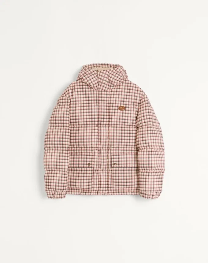 Nylon-Daunenjacke mit Kapuze und VLogo-Patch Nylon-Daunenjacke mit Kapuze und VLogo-Patch