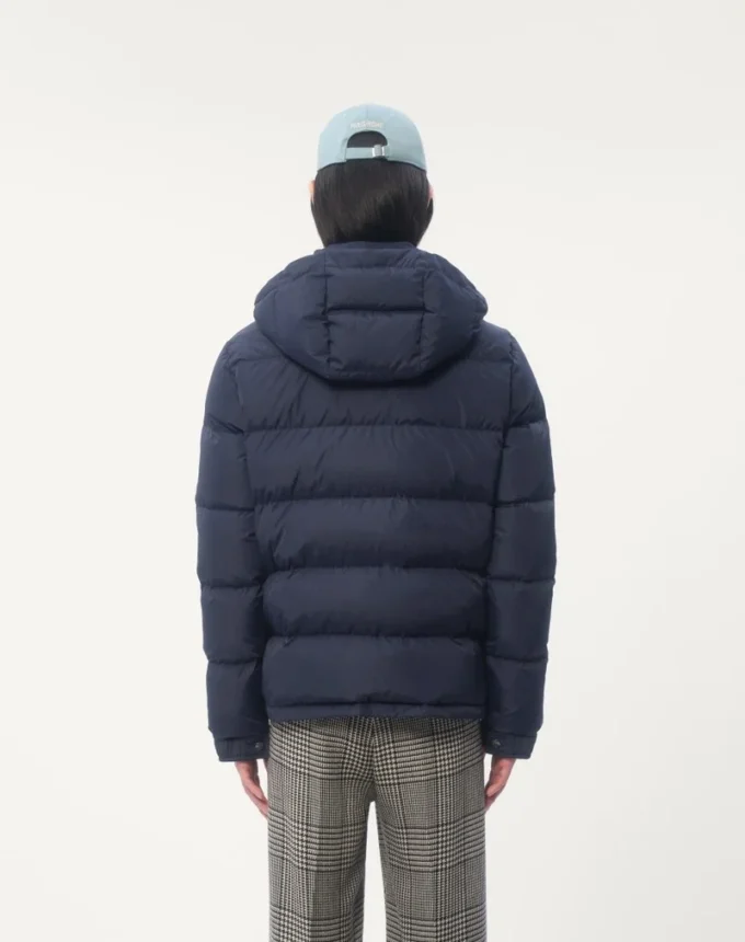 Nylon-Daunenjacke mit Kapuze und VLogo-Patch Nylon-Daunenjacke mit Kapuze und VLogo-Patch