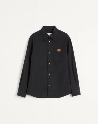 Nylon-Hemdjacke mit aufgenähtem VLogo