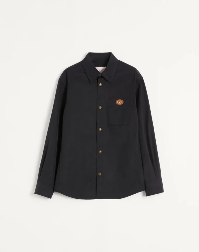 Nylon-Hemdjacke mit aufgenähtem VLogo Nylon-Hemdjacke mit aufgenähtem VLogo