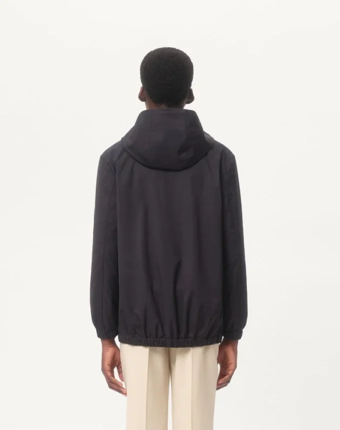 Nylon-Kapuzenjacke mit Vlogo-Patch Nylon-Kapuzenjacke mit Vlogo-Patch