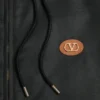 Nylon-Windjacke mit Kapuze und Vlogo-Patch Nylon-Windjacke mit Kapuze und Vlogo-Patch