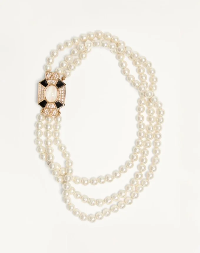 Pas Plus Halskette aus Metall, Emaille, Harz, Perlen und Swarovski®-Kristallen Pas Plus Halskette aus Metall, Emaille, Harz, Perlen und Swarovski®-Kristallen