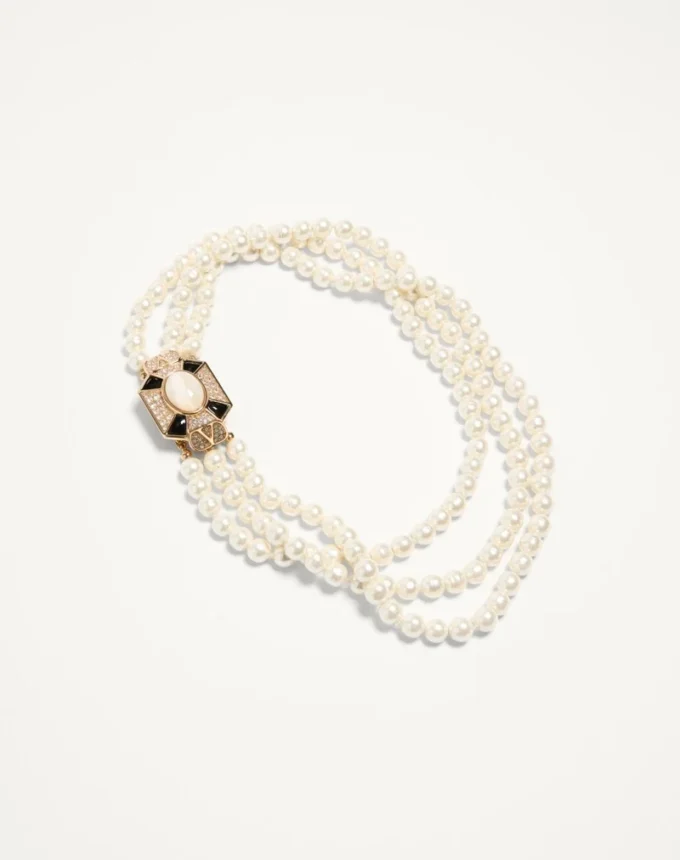 Pas Plus Halskette aus Metall, Emaille, Harz, Perlen und Swarovski®-Kristallen Pas Plus Halskette aus Metall, Emaille, Harz, Perlen und Swarovski®-Kristallen