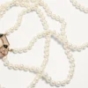 Pas Plus Halskette aus Metall, Emaille, Harz, Perlen und Swarovski®-Kristallen Pas Plus Halskette aus Metall, Emaille, Harz, Perlen und Swarovski®-Kristallen