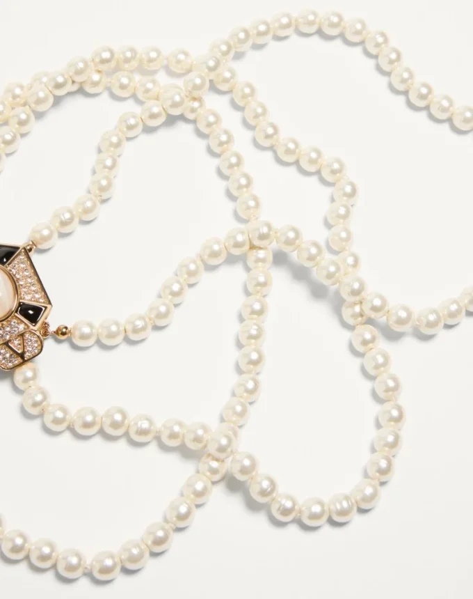 Pas Plus Halskette aus Metall, Emaille, Harz, Perlen und Swarovski®-Kristallen Pas Plus Halskette aus Metall, Emaille, Harz, Perlen und Swarovski®-Kristallen