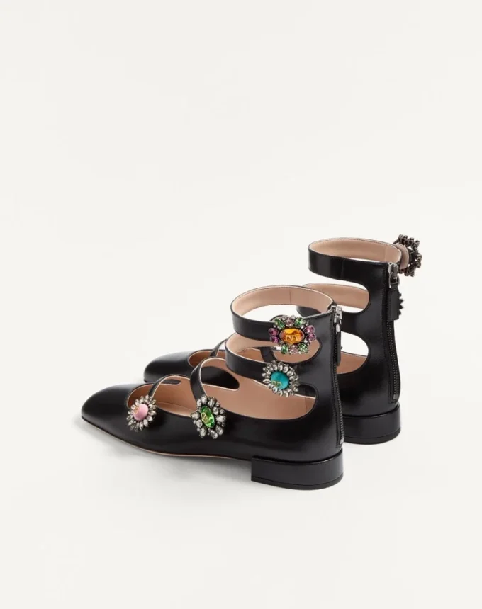 Preshoes Ballerinas mit Riemchen aus Ziegenleder mit Schmuckknöpfen 20 mm Preshoes Ballerinas mit Riemchen aus Ziegenleder mit Schmuckknöpfen 20 mm