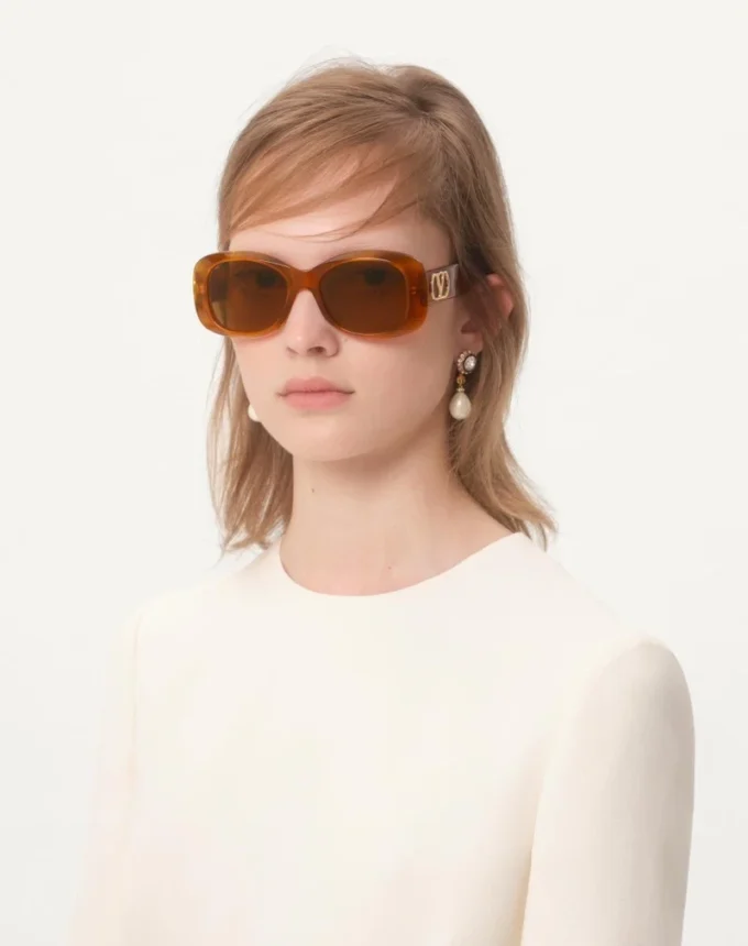 Rechteckige Acetatbrille im Stil der 70er Jahre Rechteckige Acetatbrille im Stil der 70er Jahre