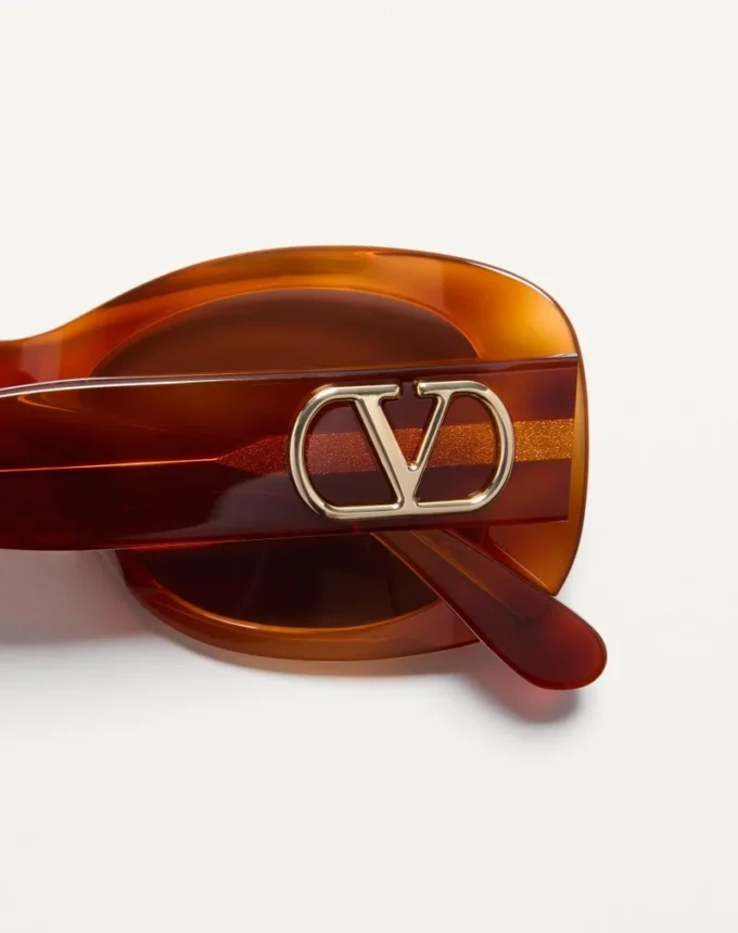 Rechteckige Acetatbrille im Stil der 70er Jahre Rechteckige Acetatbrille im Stil der 70er Jahre