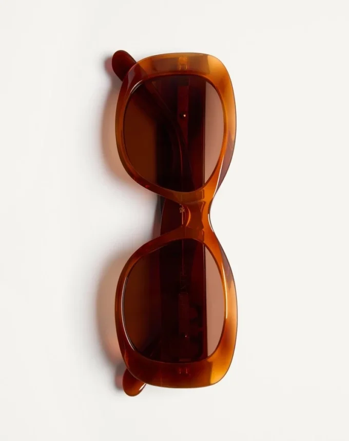 Rechteckige Acetatbrille im Stil der 70er Jahre Rechteckige Acetatbrille im Stil der 70er Jahre