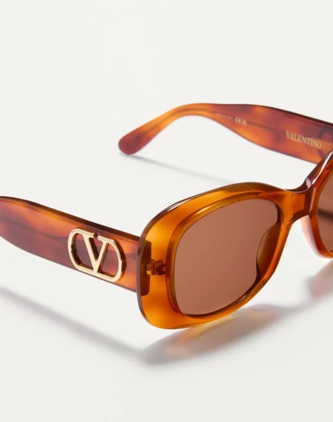 Rechteckige Acetatbrille im Stil der 70er Jahre Rechteckige Acetatbrille im Stil der 70er Jahre
