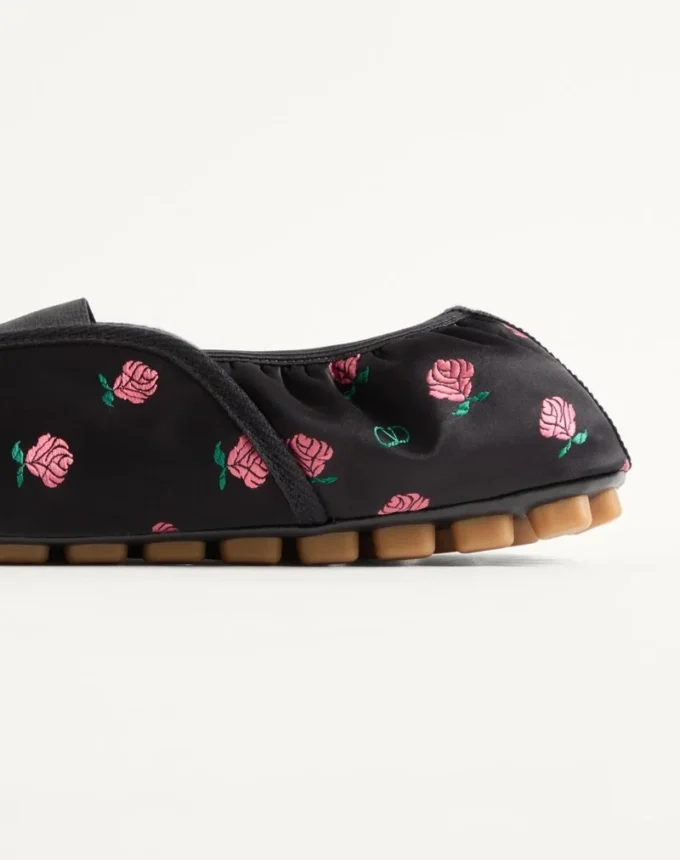 Rhytmika Slipper aus Jacquard-Stoff in Rosa