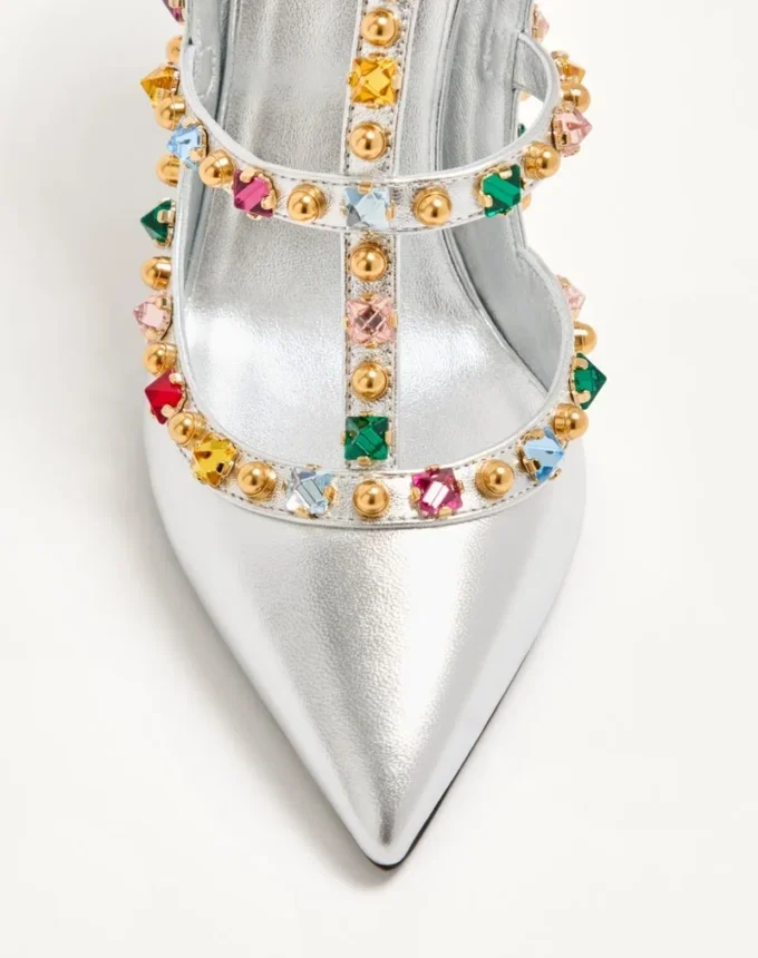 Rockstud Décolleté aus laminiertem Nappaleder mit Cabochon und Kristallen 100 mm Rockstud Décolleté aus laminiertem Nappaleder mit Cabochon und Kristallen 100 mm