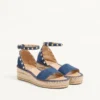 Rockstud Double Flatform Sandal aus Denim 55 mm Rockstud Double Flatform Sandal aus Denim 55 mm