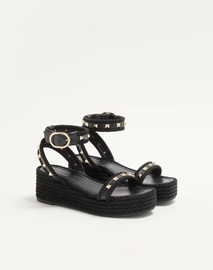 Rockstud Flatform Sandal aus Kalbsleder 45 mm Rockstud Flatform Sandal aus Kalbsleder 45 mm