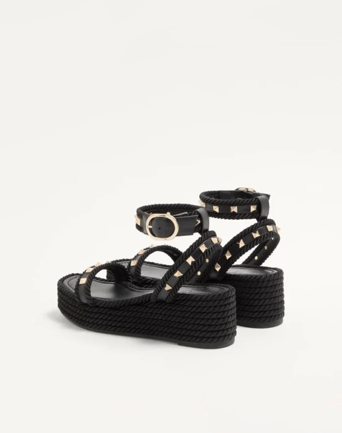 Rockstud Flatform Sandal aus Kalbsleder 45 mm Rockstud Flatform Sandal aus Kalbsleder 45 mm
